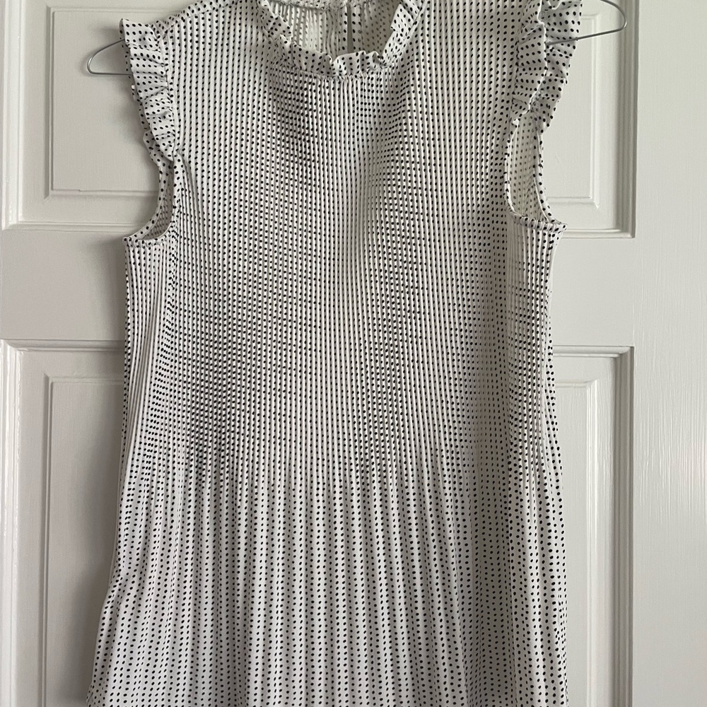 Black and white pleated ruffle sleeve top Adrienn Papell, sz M